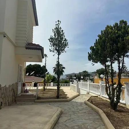 Villa Gold Da Oezel Havuzlu Muhtesem