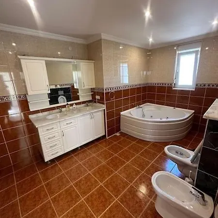 Gold Da Oezel Havuzlu Muhtesem Villa *